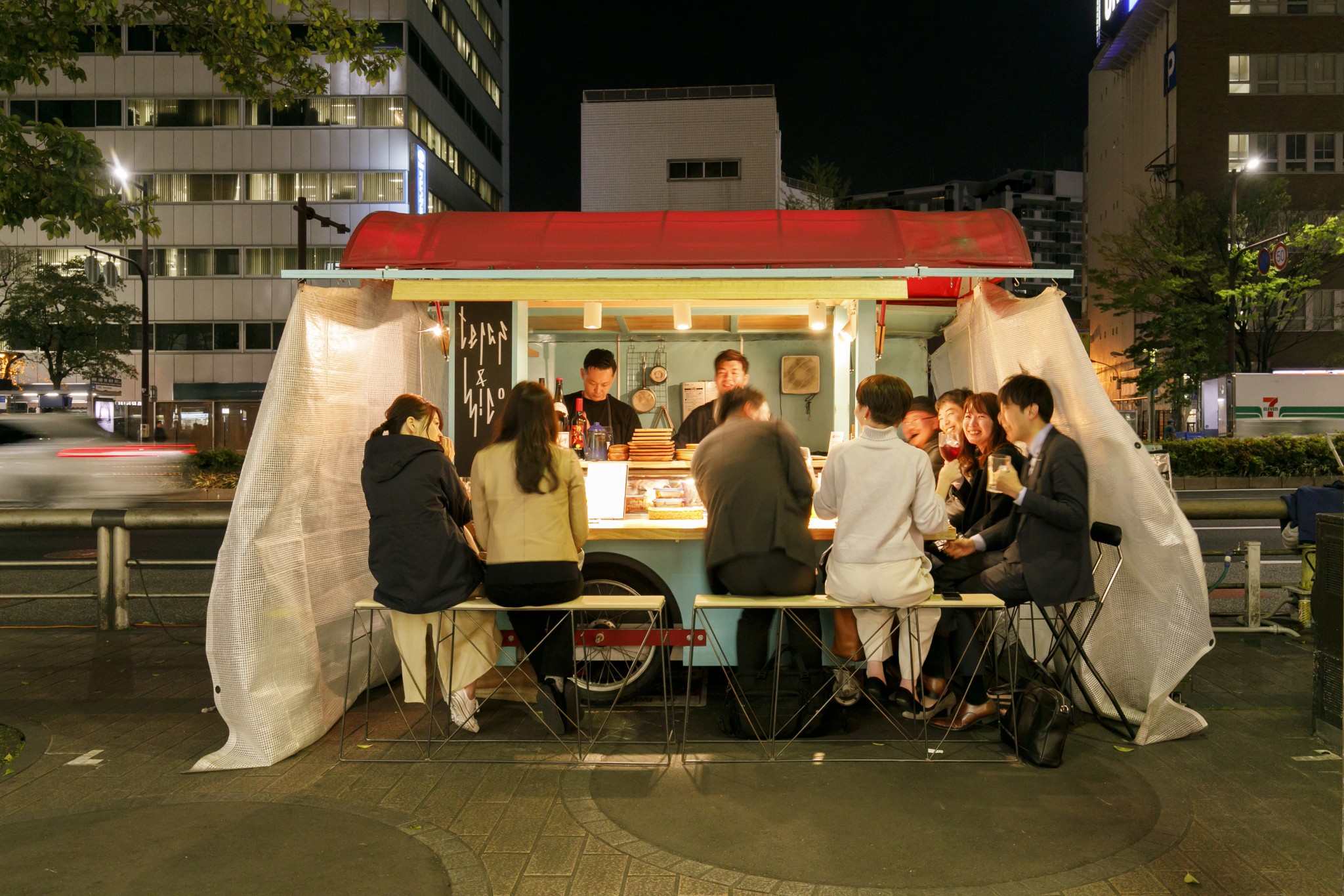 福岡 中洲屋台街 - フジドリームエアラインズ