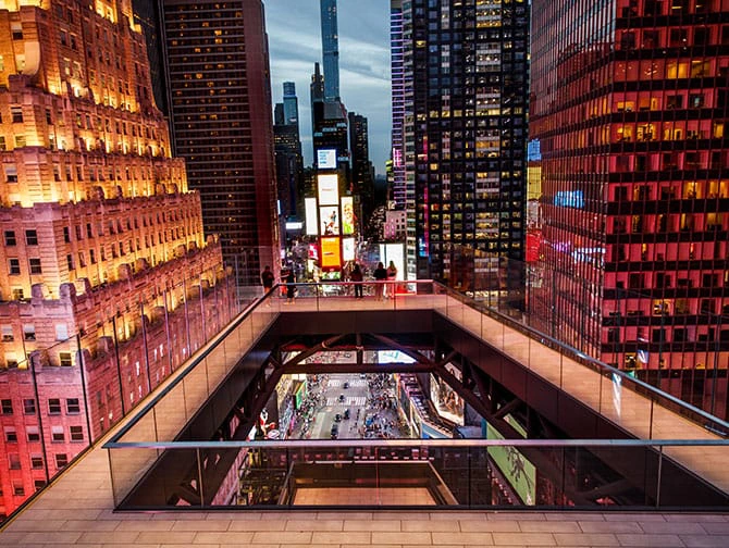 電子版 NYタイムズスクエア、「東芝」看板の撤去始まる 10年半の歴史に幕エレクトロニクス ニュース日刊工業新聞 電子版