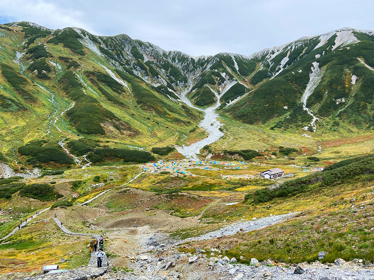 絶景 日本のグランド・キャニオン！？立山連峰を望む雷鳥沢キャンプ場へ行こう！キャンプ・アウトドア情報メディアhinata