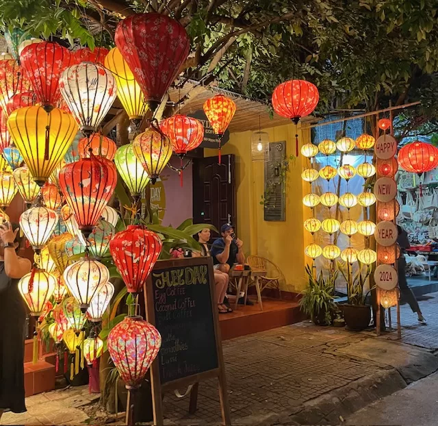 ベトナム伝統のホイアン ランタン 提灯ダイヤ型