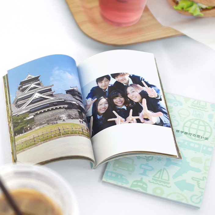 海外ガールの思い出コラージュアルバムの作り方