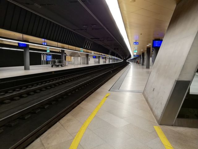 チューリッヒ中央駅構内のクリスマスマーケットFacebook