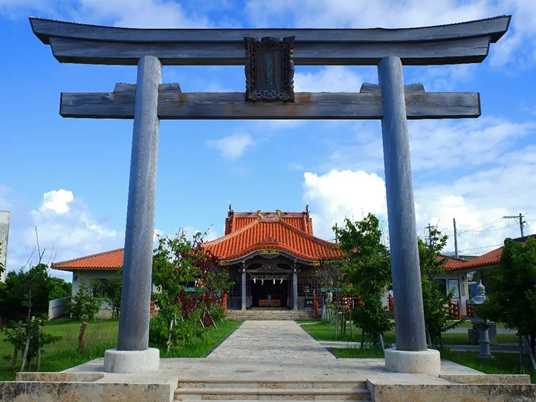 宮古島 中心地「平良タウン」をおさんぽ♪絶景ビーチにおみやげ、グルメも大充実！るるぶ&more