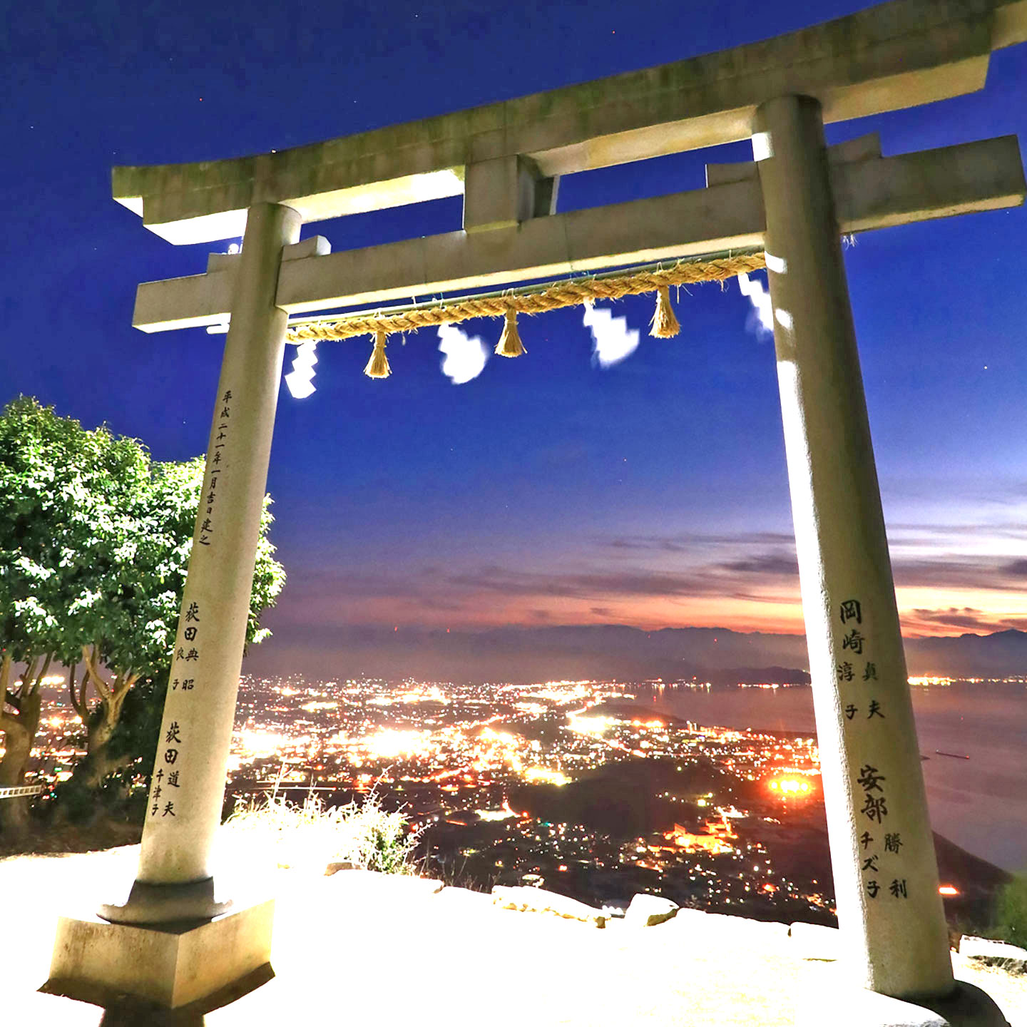 天空の鳥居⛩ 早朝バージョン🌞✨✨ 朝の9時以降はシャトルバスのみ進入🆗のため、７時着で向かいました🚗💨すれ違うのも大変な狭いぐねぐね道を不安になるくらいひたすらに登ってやっと🏔