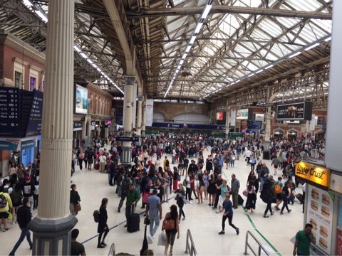 イギリス ロンドン ロンドンガトウィック空港から市内へ移動！！兼業旅人☆じっとしてられないてるこの遊び人ブログ