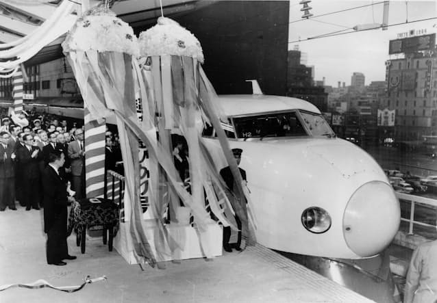 新幹線のドアが開く方向はどっち？開かない理由と対策も紹介 - 電車のしおり