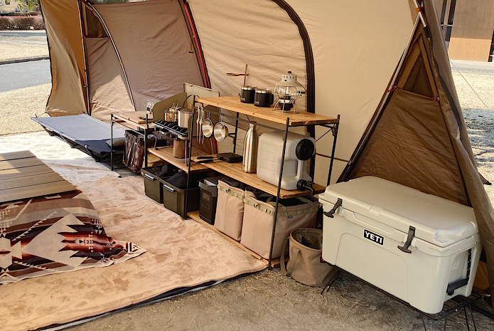 冬キャンプ ホットカーペットを使ったお座敷スタイルの定番レイアウトキャンプ・アウトドア情報メディアhinata