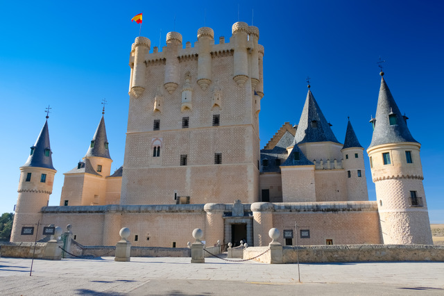 美しい外観にうっとり♡一度は見たいヨーロッパの古城・宮殿7選 - Tripa