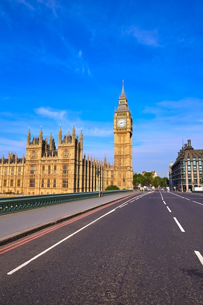 ビッグベン ６月 ロンドン イギリス