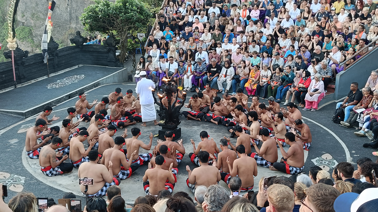 必見 ウルワツ寺院でケチャダンスと神秘的な夕日を大満喫!オシャレに！旅上手ブログ
