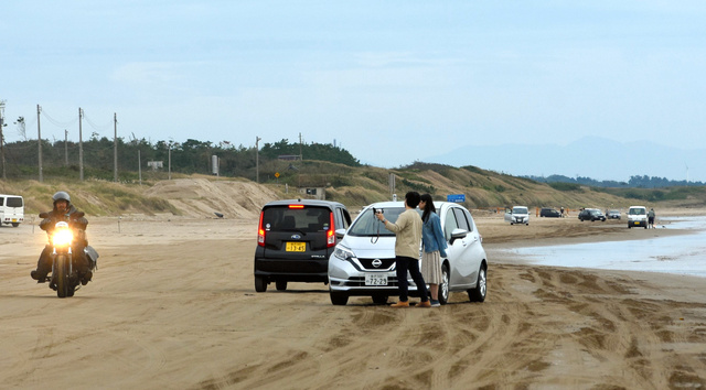 日本で唯一車で走れる砂浜で知られる「千里浜なぎさドライブウェイ」たびこふれ