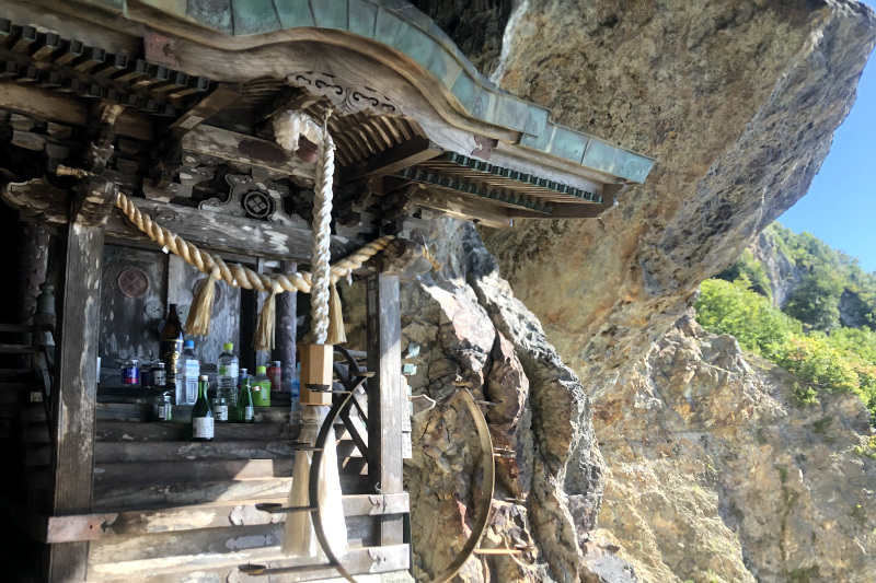 今回は日本一危険な神社で有名な「太田山神社」を訪れました⛩️ 行場に比べれば、どうってことありませんが、確かに危険な神社です⚠️そして前回の動画ですが、4日間で視聴回数が30万回を突破！ 残念ながら急上昇ランキングにはのりませんでしたが←当たり前 沢山の方