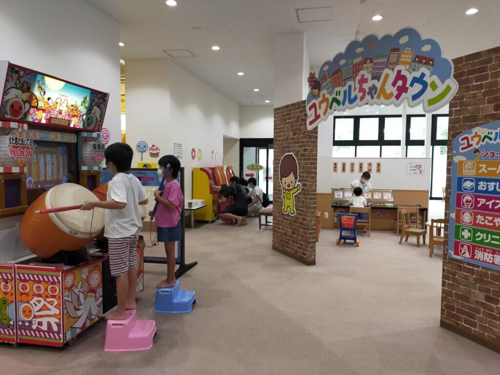 TVアニメ「Übel Blatt～ユーベルブラット～」放送中ビジュアル -