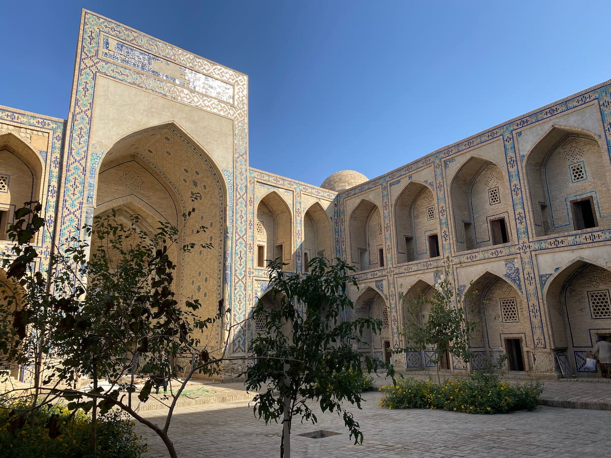 タシケントのモスク・マドラサ メドレセ ・霊廟ウズベクスカイ