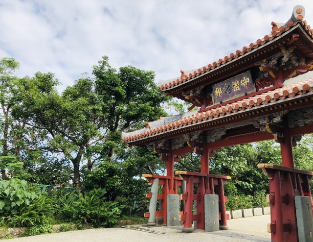 守礼門、今と昔: 日本空手道糸洲会 Topics