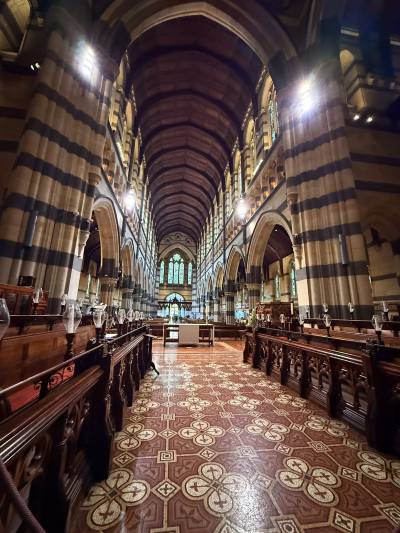 メルボルンのセントポール大聖堂と路面電車 09521001207 の写真・イラスト素材アマナイメージズ