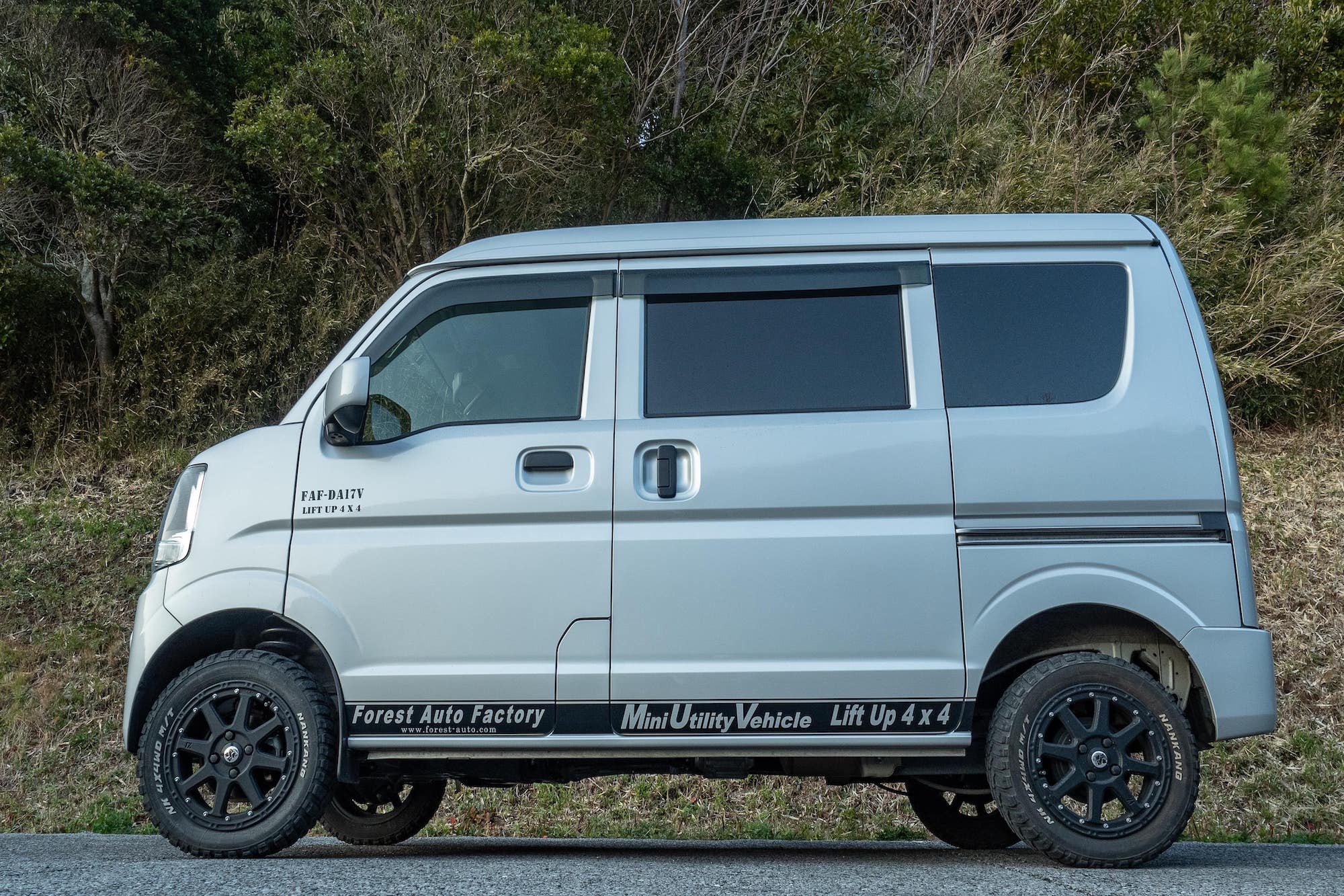 軽バンで車中泊するなら知っておきたいこんなコト。軽ワゴンとはなにが違う？ - SOTOBIRA