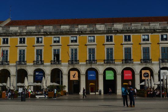 リスボンのプラサ・ド・コメルシオを訪れるための総合ガイド