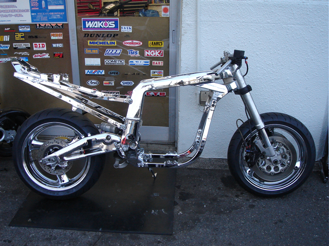 うお、まぶし 米ショップが作ったカスタムバイク「CB550 amber II」がかっこいい