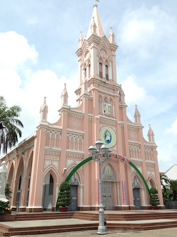 ピンク色のダナン大聖堂などインスタ映えスポットを巡る 日帰り観光ツアー予約 英語ガイド付き ベトナム