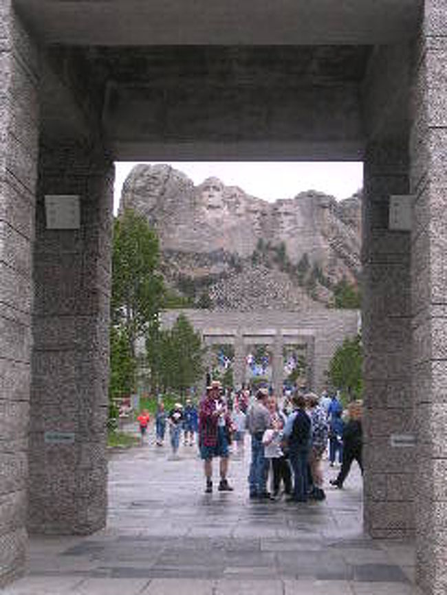 独立記念日に見る、マウントラッシュモア : カリフォルニアの広い空、と日本の空は繋がっている