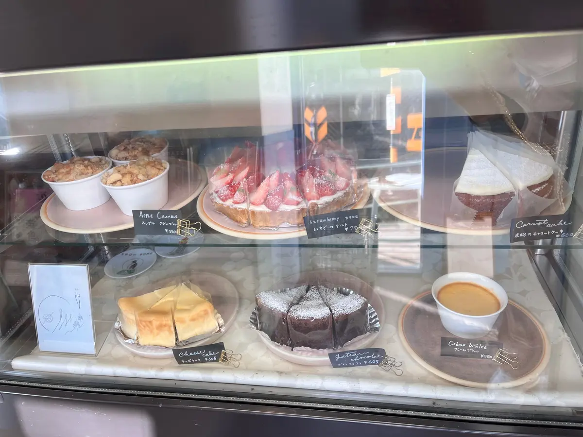 まるで江ノ電Cafe？ FARM TO