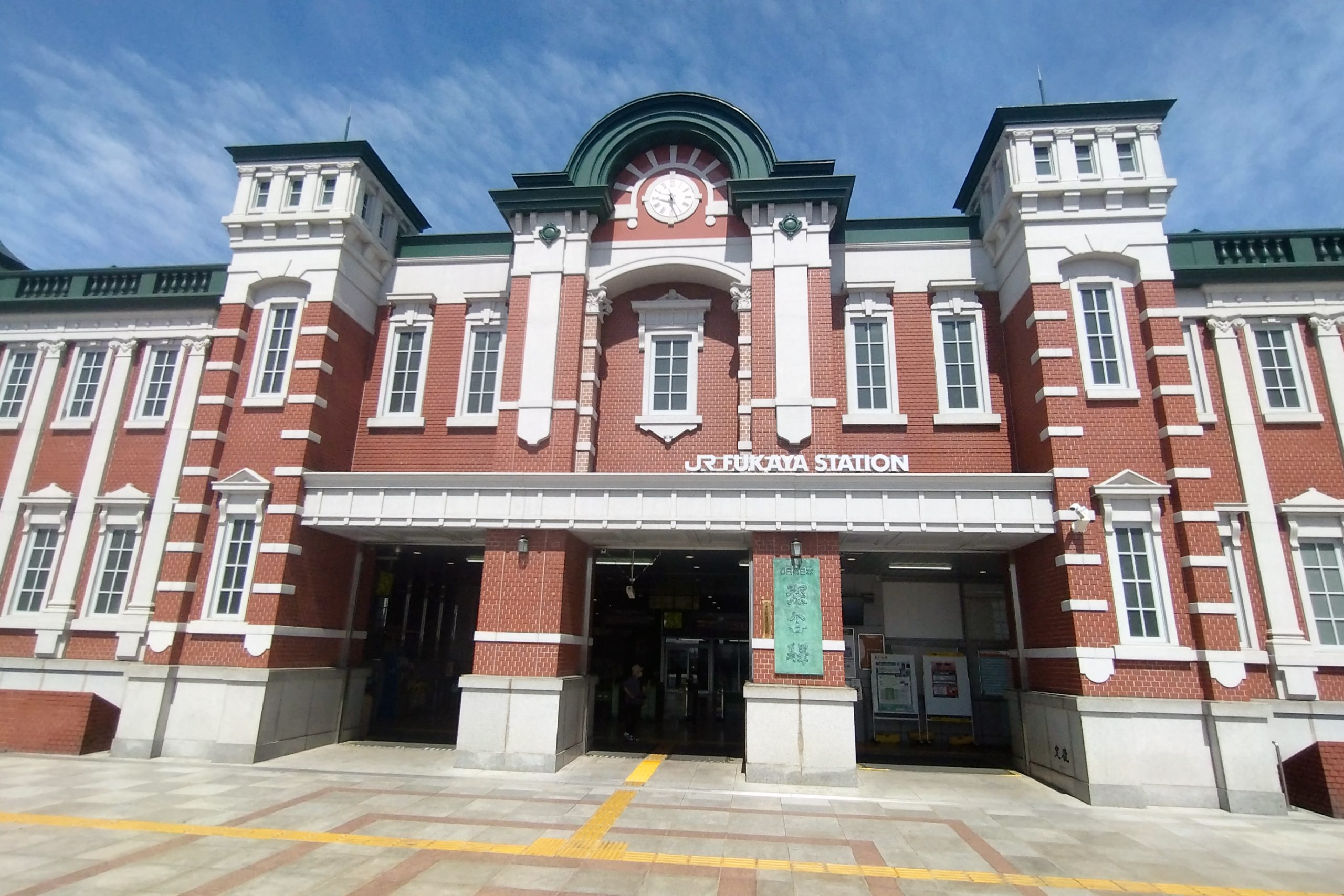 東京駅のアートがすごい！ 天井やモニュメント、壁など建築美に感動 - LIVE