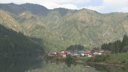 福島金山町 尻吹峠からの大志集落と紅葉がすばらしいItaliaspeedのロックな毎日