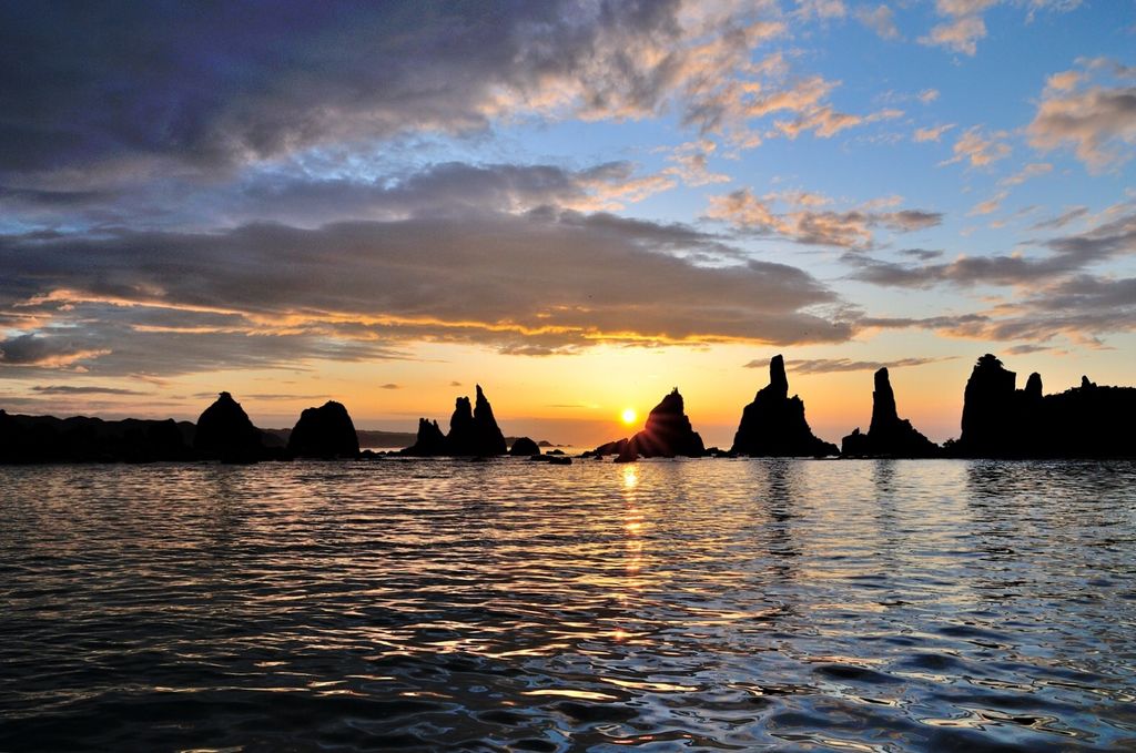 橋杭岩の日の出 : 彩の気まぐれ写真