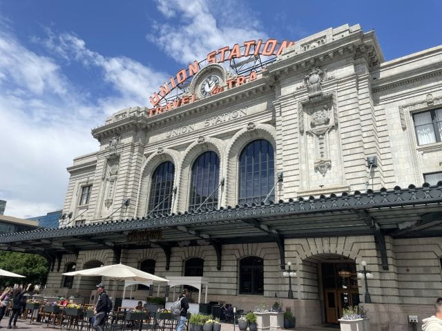 食べ歩き飲み歩きの街 !? 時差ボケ対策に最適 !? とにかく楽しいストップオーバー