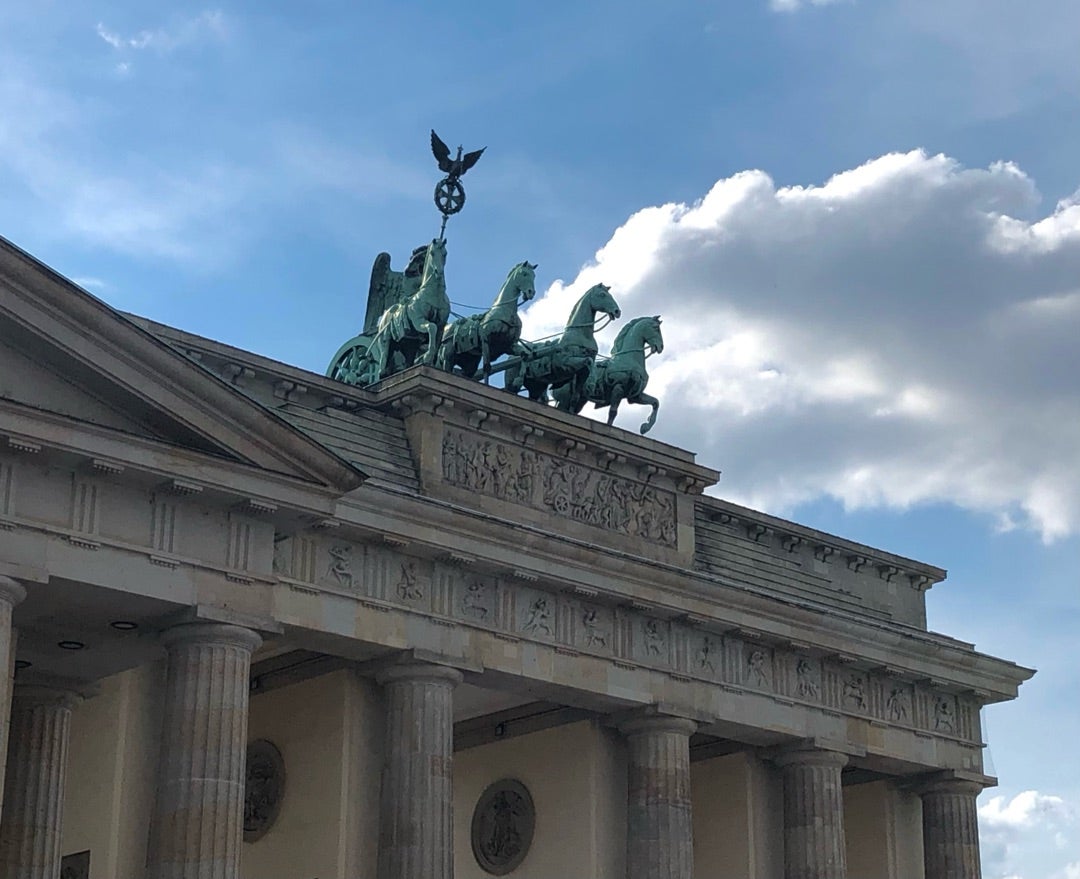 世界遺産ブランデンブルグ門をくぐるスタジオ かのんズ メモリー Studio Kanons