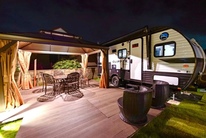 グランピングトレーラーハウス - 高知スカイヒルグランピング予約サイト リゾートグランピングドットコム