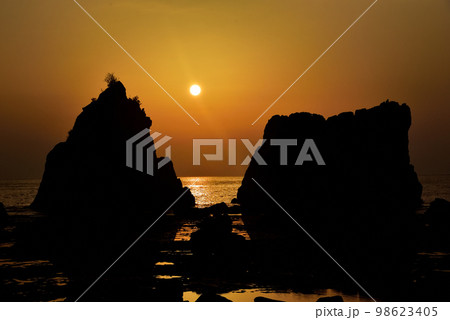 和歌山県串本町の橋杭岩と日の出・紀伊大島の海金剛・串本大橋・潮岬灯台、すさみ町の枯木灘・夫婦波 7月25日分2-1。 :風景写真家・西川貴之の気まぐれブログ