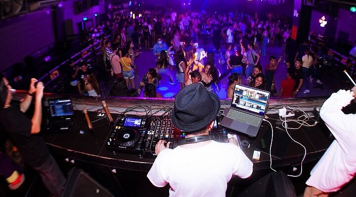 セブ島の人気クラブおすすめ7選！夜遊び初心者も安心のナイトライフ 2025年最新版セブセレクトツアーズマガジン