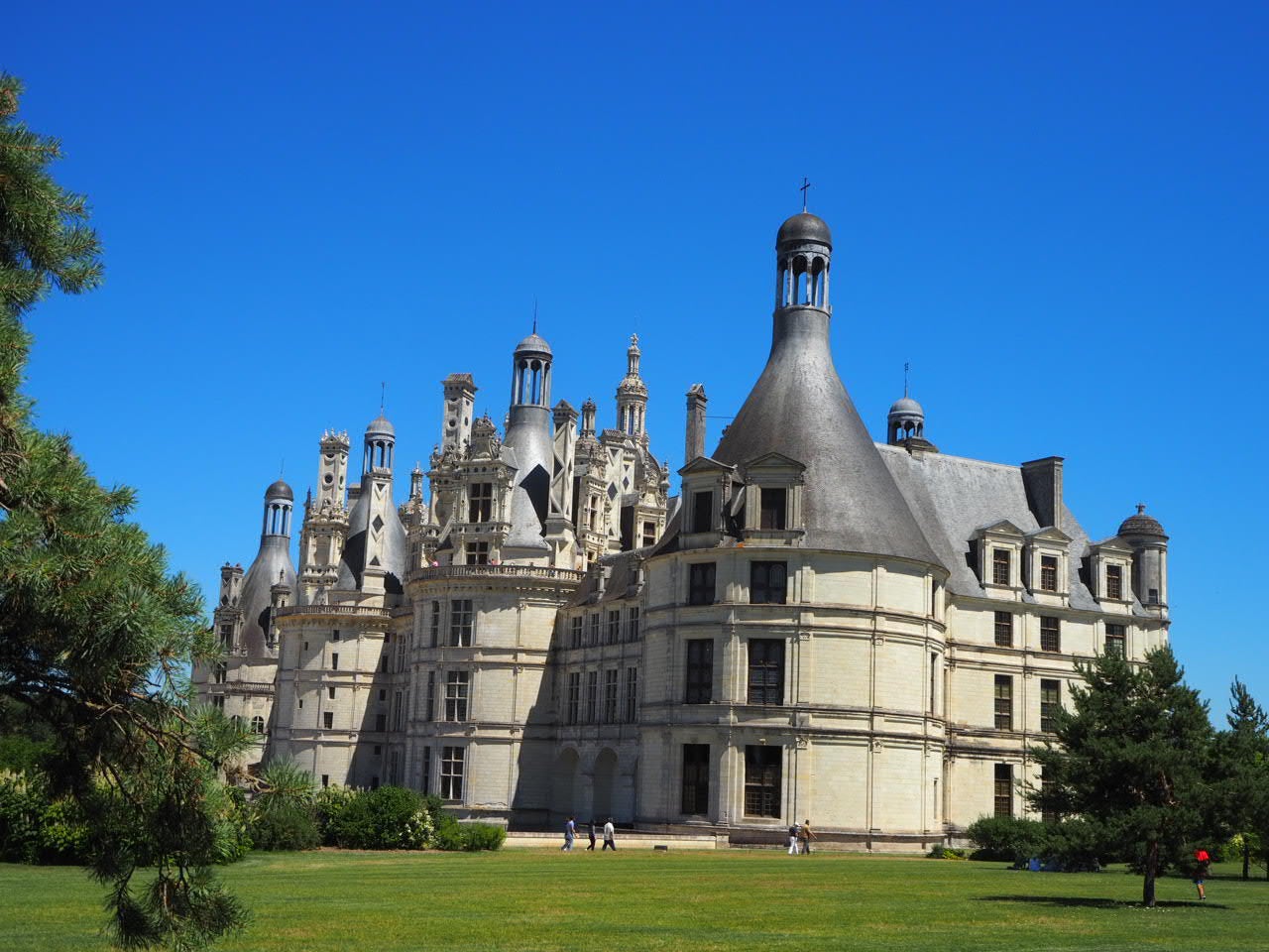 ロワールの古城巡り シャンボール城観光ガイド基本情報・アクセス・見どころ・宿泊施設 - FRANCE旅時間