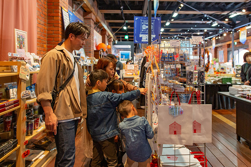 舞鶴赤れんがパーク 3号棟 まいづる 智恵蔵 」