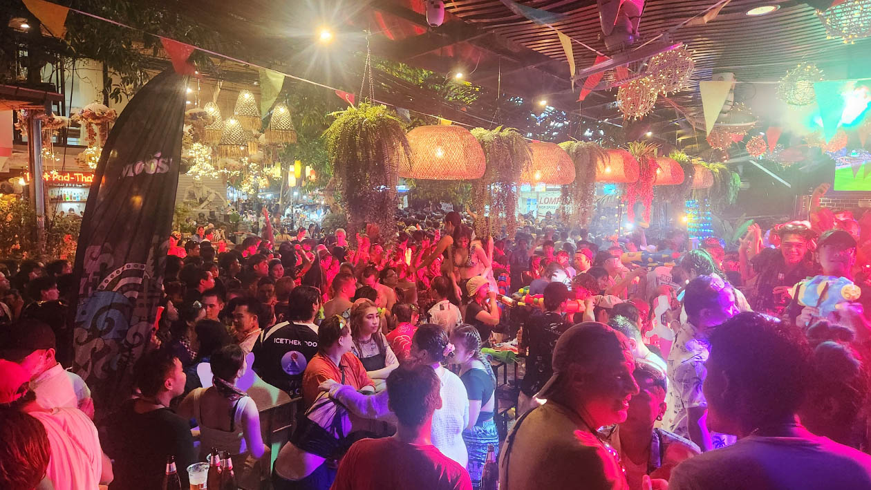 カオサン通りバンコク在住月さんのおすすめ夜遊びスポット海外旅行キュレーションサイトtripuuu トリップー