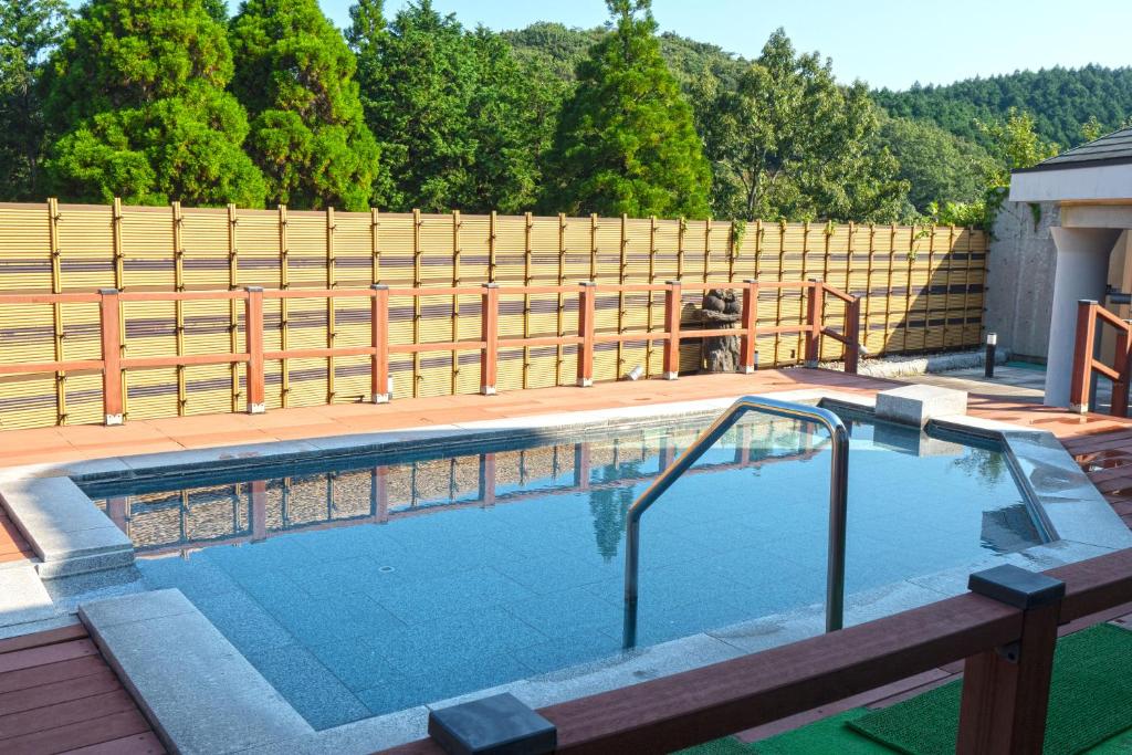 福岡・八女市で17～18日にナイトプール 久留米工業大生が企画、謎解きイベント導入 西日本新聞me