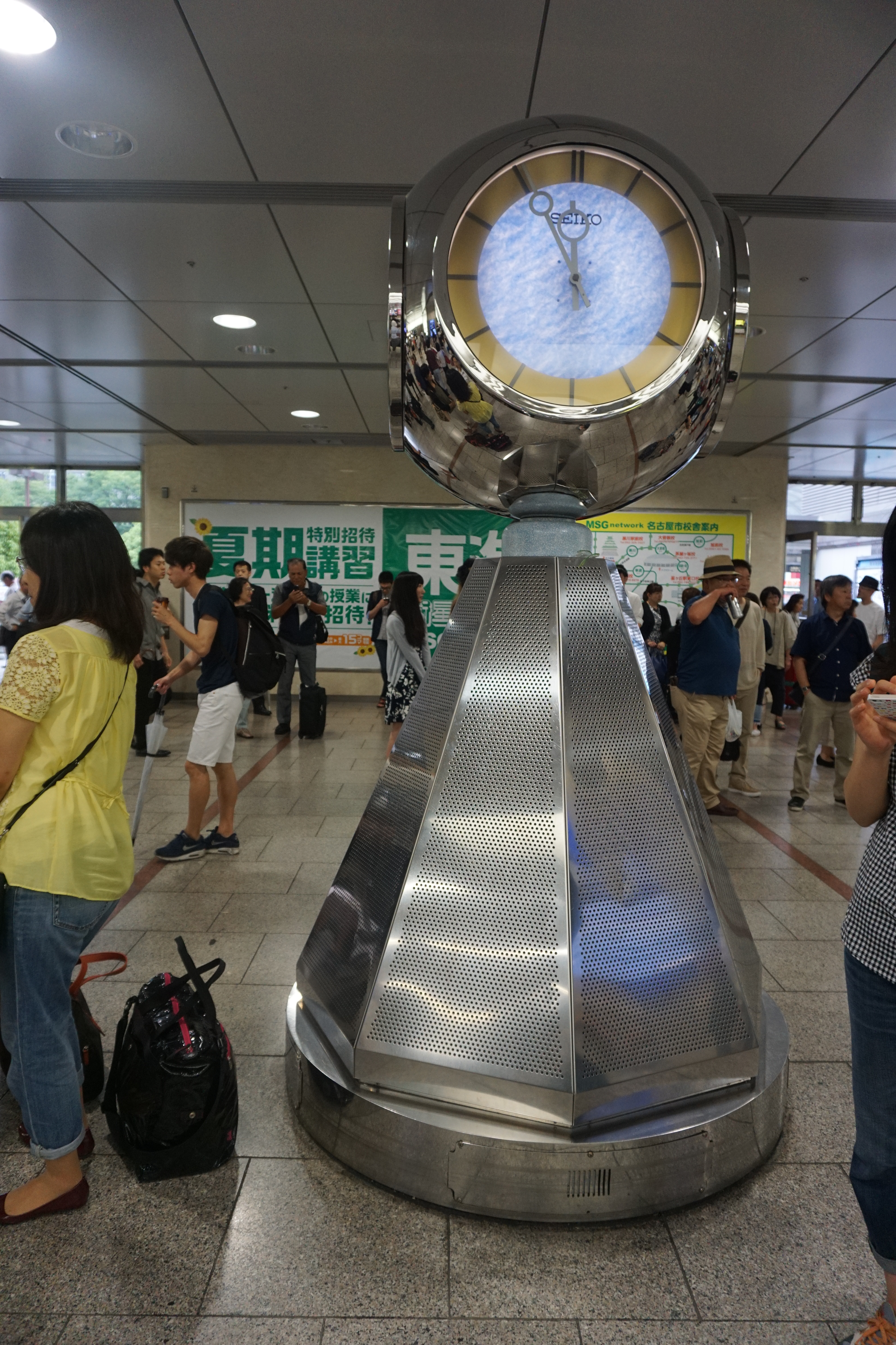 銀時計だけど文字盤は金です - 名古屋市、銀時計の写真 - トリップアドバイザ