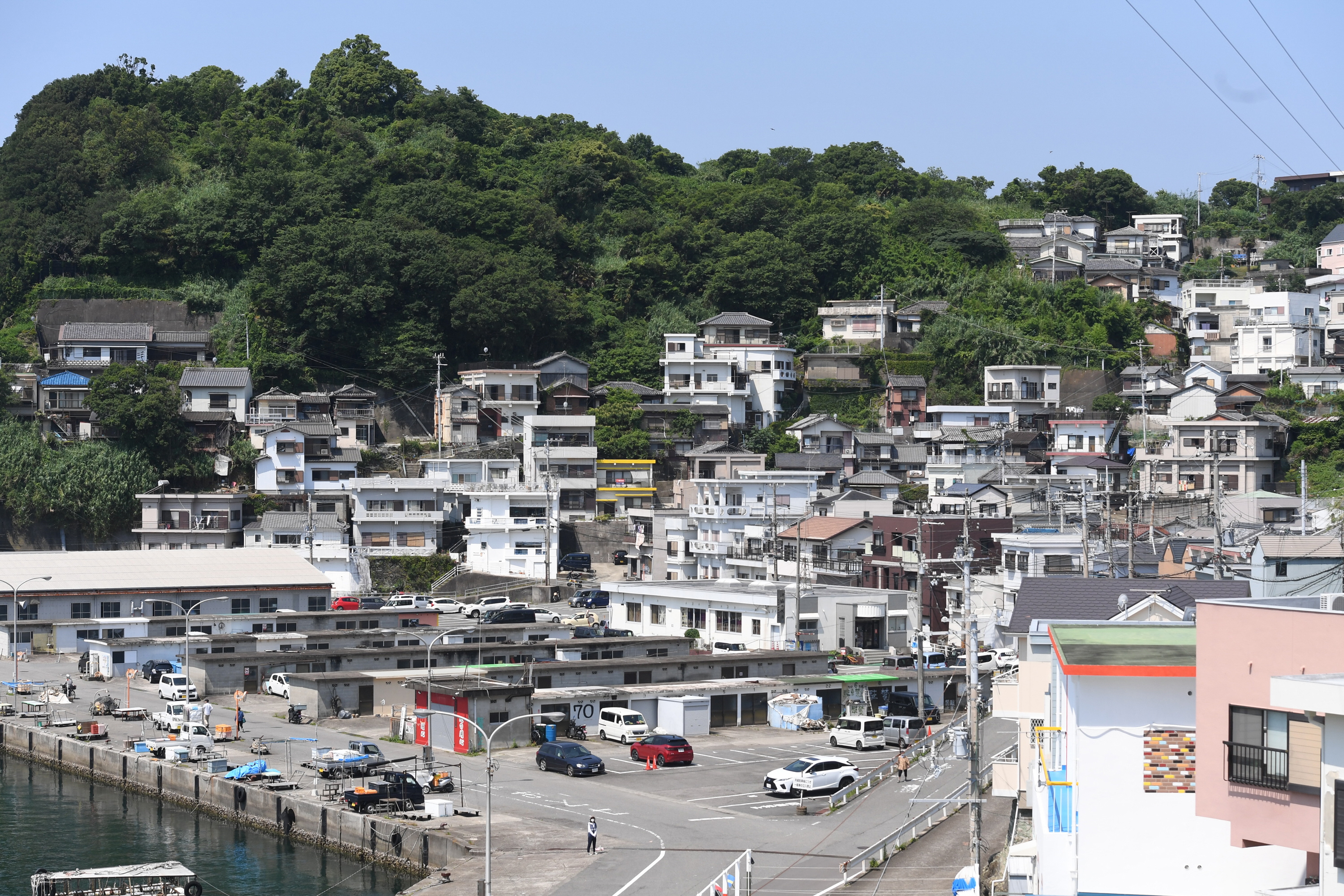 極上の温泉宿, イタリアのアマルフィのような港町を旅してたら, 辿り着いた、極上の温泉宿♨️, 絶景でオシャレで、夕食がすっごく美味しいの！,雑賀崎など近くの漁港で直接仕入れたお魚が, 新鮮でほんと感動しました🥹,