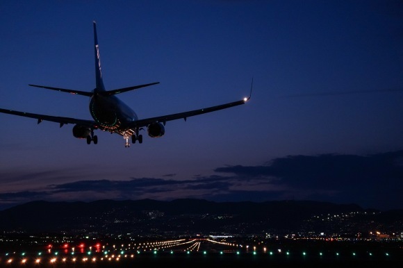 伊丹空港 大阪国際空港 の千里川の土手と夜景撮影 -
