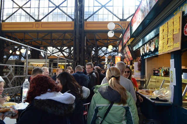 ブダペスト中央市場 ハンガリー・ブダペスト- Journey Under