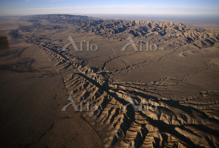 サンアンドレアス断層、2つの巨大なプレートが出会う場所 : r interestingasfuck