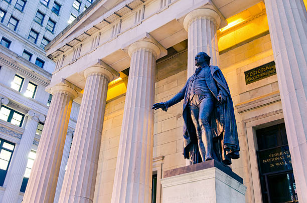 ウォール街のフェデラル・ホールのジョージワシントン像 25123001758 の写真・イラスト素材アマナイメージズ