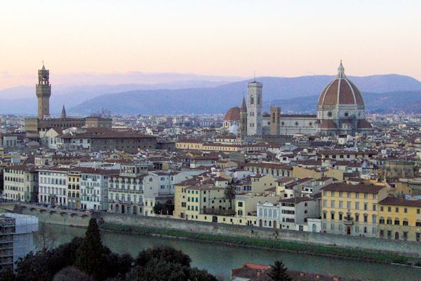フィレンツェ：サンセットパノラマツアー フィエーゾレ＆ミケランジェロ広場GetYourGuide