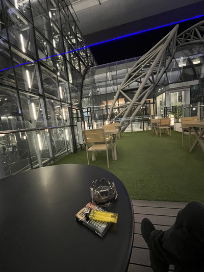 タイ・バンコク：スワンナプーム空港での喫煙所チェック SMOKING AREA 出発4階と到着2階の一般エリア