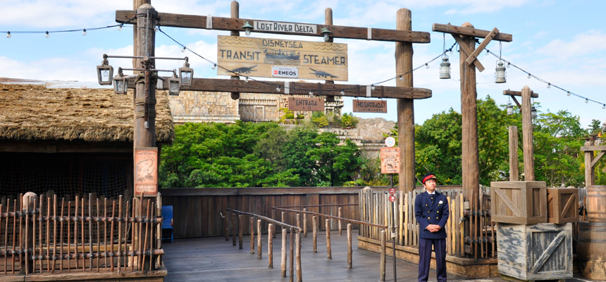 ディズニーシー自由研究 1 ロストリバーデルタからみる、タワー・オブ・テラー赤いまつむし