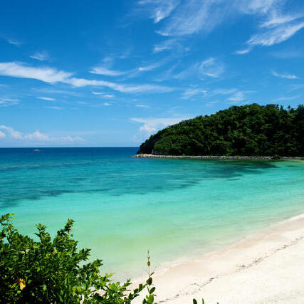 セブ島北部とレイテ島の間に浮かぶ小さな無人島。まるで天国のような幻の楽園 「カランガマン島」 :: セブトリップフィリピン・セブ島情報メディアサイト