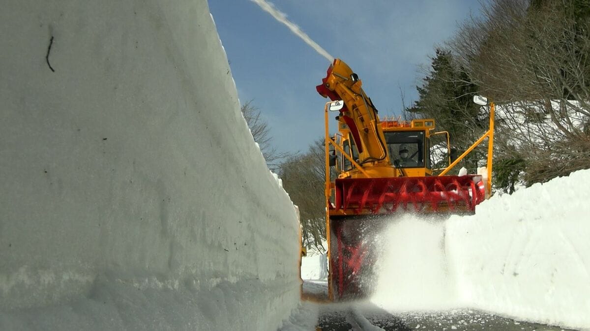 真夏の『蒜山大山スカイライン』をドライブ☆鬼女台展望台からみる絶景 - YouTube