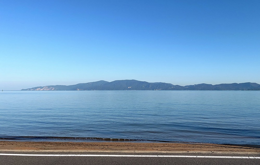 西脇海水浴場 遠浅の砂浜のビーチ 海の家と駐車場 瀬戸内市 -